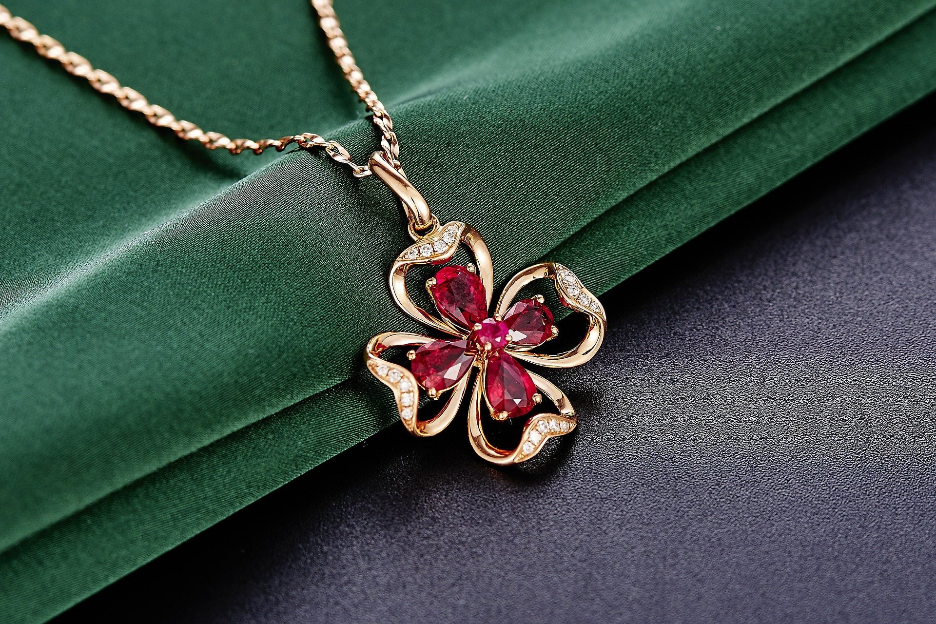 WHAT IS GOLD ASSAYING AND HOW DOES IT RELATE TO THE PRICE OF JEWELRY?